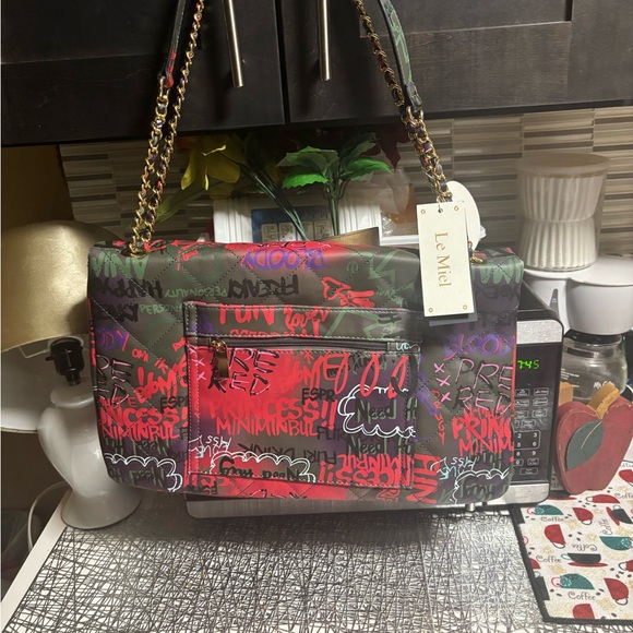 Vibrant Graffiti Quilted Trolley Sleeve Bag - Picture 6 of 6